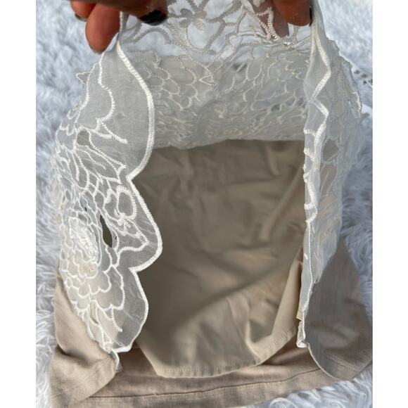 ANN TAYLOR  Sleeveless Blouse Embroidered Women Sz M Gently Used - Picture 6 of 6